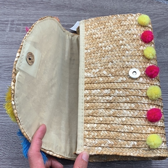 NWT. Art Minds Straw Clutch Size-10” x 6” x 1.75”. - Picture 5 of 8